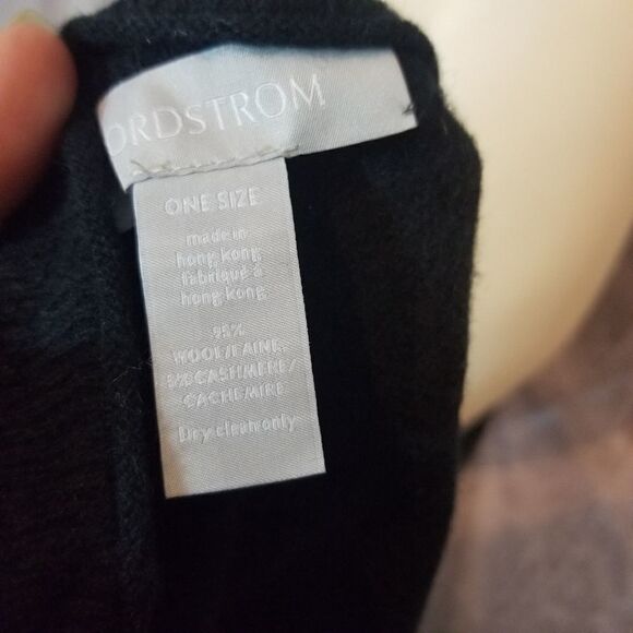 Nordstrom Black Wool/Cashmere Square Top One Size - Picture 5 of 6